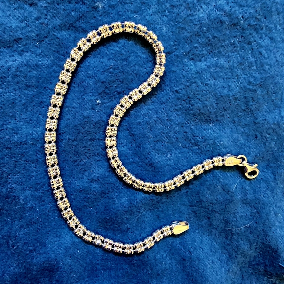 Elegant Sterling Silver Women's Bracelet - Picture 5 of 5